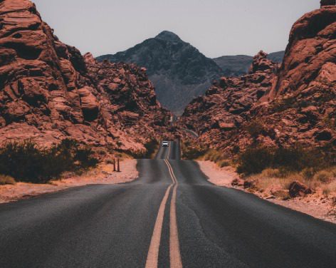conducir un coche híbrido de renting