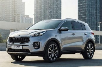 Imagen de un KIA Sportage último modelo por la ciudad